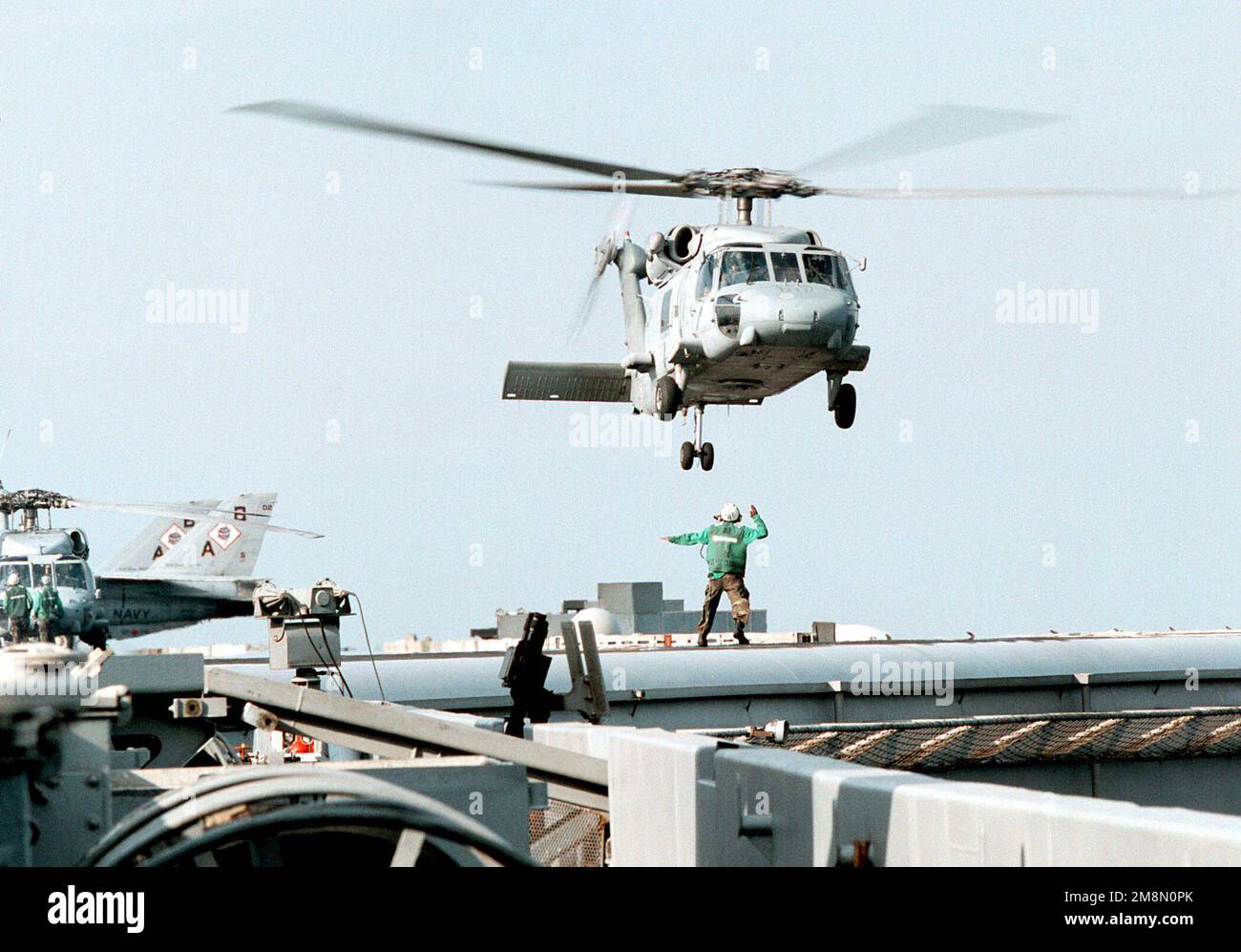 A US Navy SH-60F Sea Hawk from Helicopter Anti-Submarine Squadron Eleven (HS-11) returns to the flight deck, of the nuclear powered aircraft carrier USS GEORGE WASHINGTON (CVN 73), following another successful aircraft launch cycle. George Washington and HS-11 are in the region to enforce UN sanctions against Iraq. Operation SOUTHERN WATCH, 21 February 1998. Subject Operation/Series: SOUTHERN WATCH Base: USS George Washington (CVN 73) Stock Photo