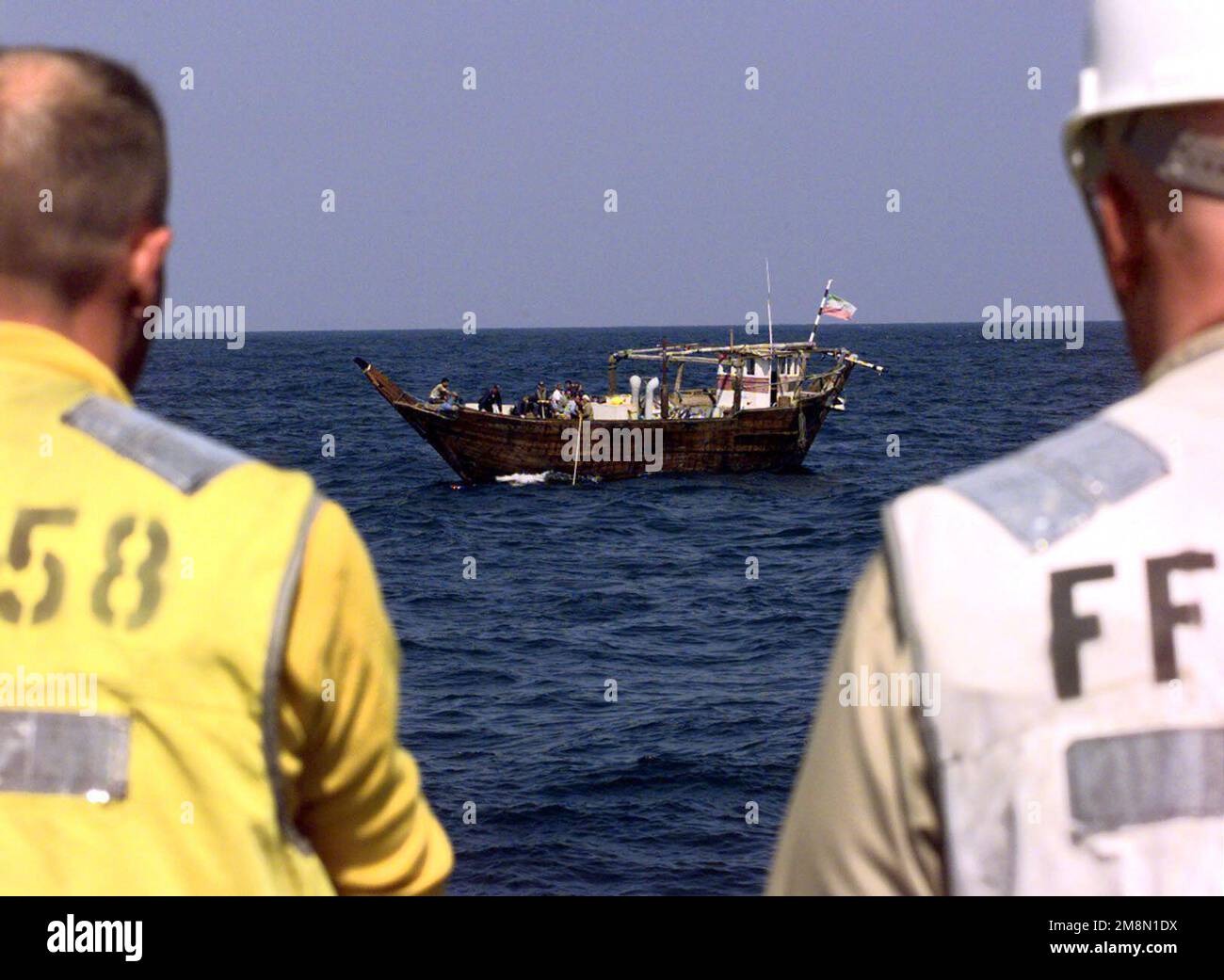 Boatswain's Mate 2nd Class Thomas Eckert (l) and SENIOR CHIEF Boatswain ...