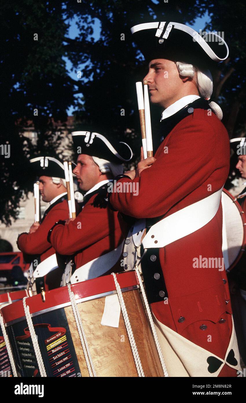 Members of the 3rd Infantry's Fife and Drum Corps during a ceremony. The unit is dressed in the uniforms patterned after those worn by musicians of the Continental Army, circa 1781. Base: Washington State: District Of Columbia (DC) Country: United States Of America (USA) Stock Photo