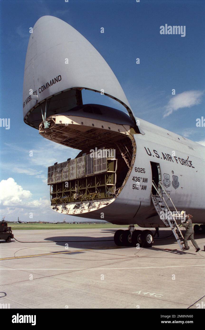 5 Galaxy Rear Ramp A C-5B Galaxy from 436th Airlift Wing, Dover, Delaware, sits with its ...