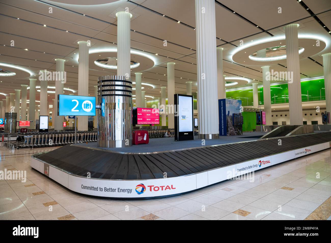 Dubai airport baggage claim hall Stock Photo - Alamy