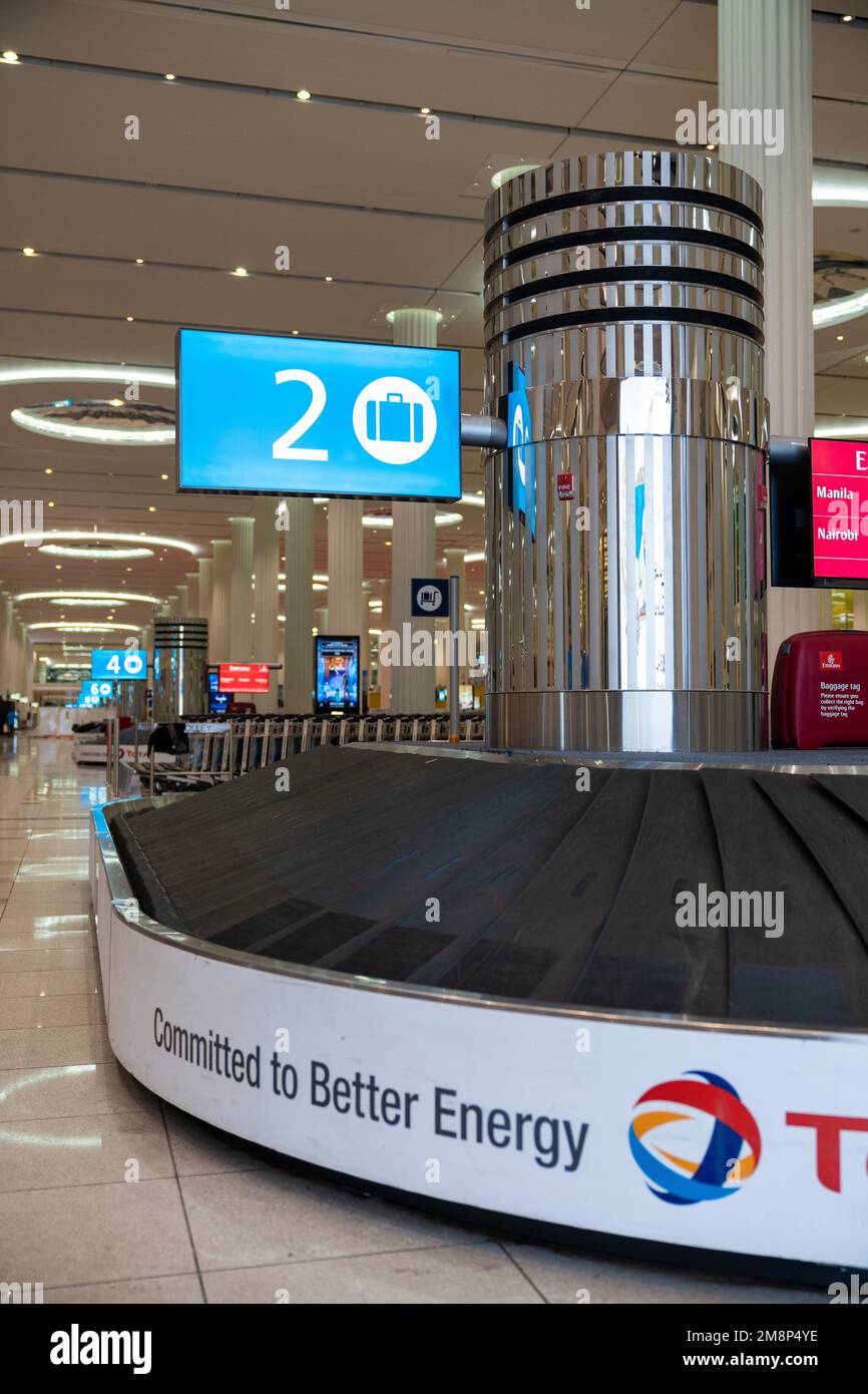 Dubai airport baggage claim hall Stock Photo Alamy