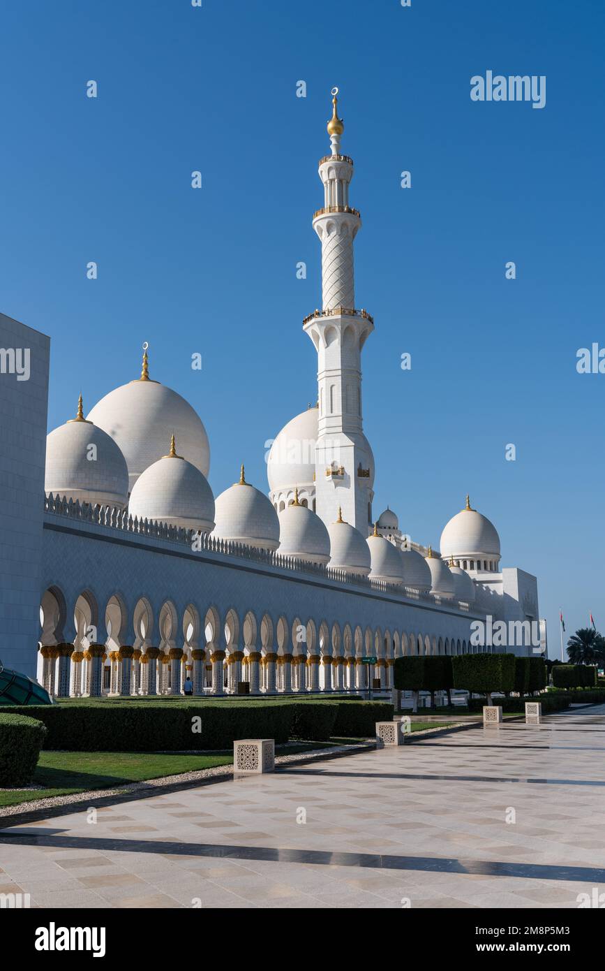 abu-dhabi-grand-mosque-stock-photo-alamy