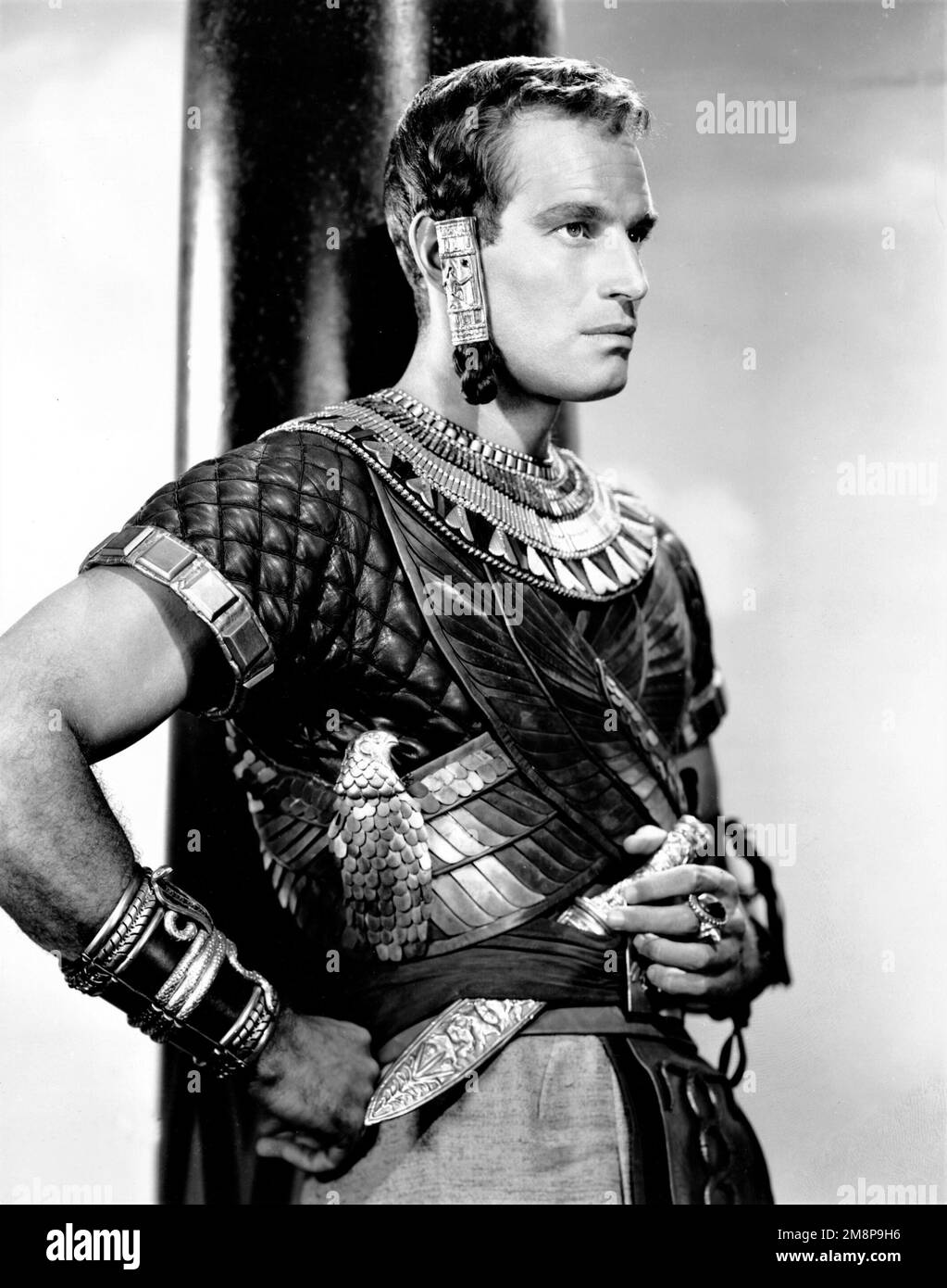 CHARLTON HESTON in THE TEN COMMANDMENTS (1956), directed by CECIL B DEMILLE. Credit: PARAMOUNT PICTURES / Album Stock Photo
