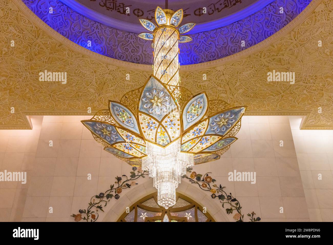 Close up of a huge crystal chandelier in Sheik Zayed mosque in Abu Dhabi Stock Photo