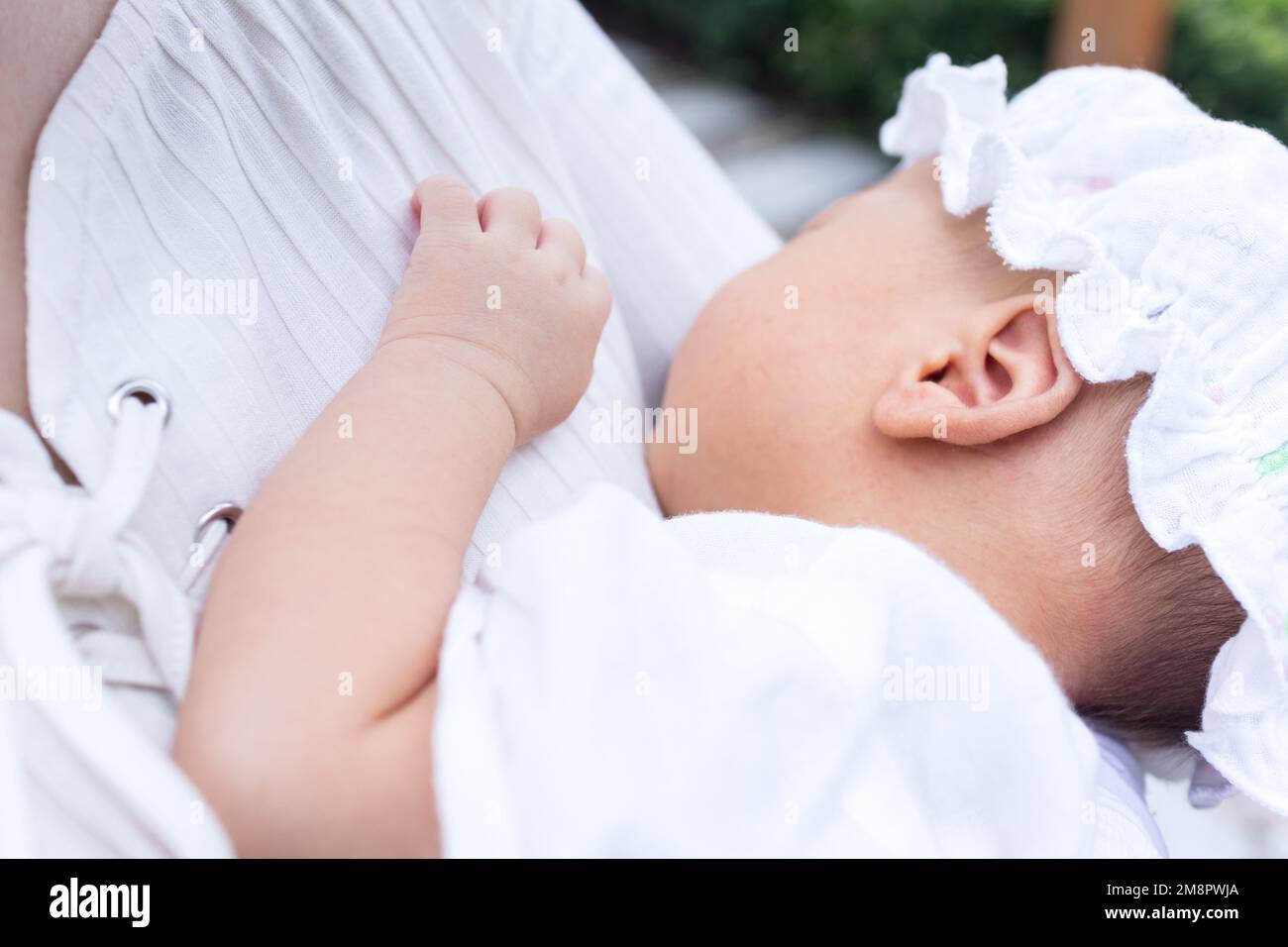 Lying in the mother's arms fall asleep baby Stock Photo Alamy