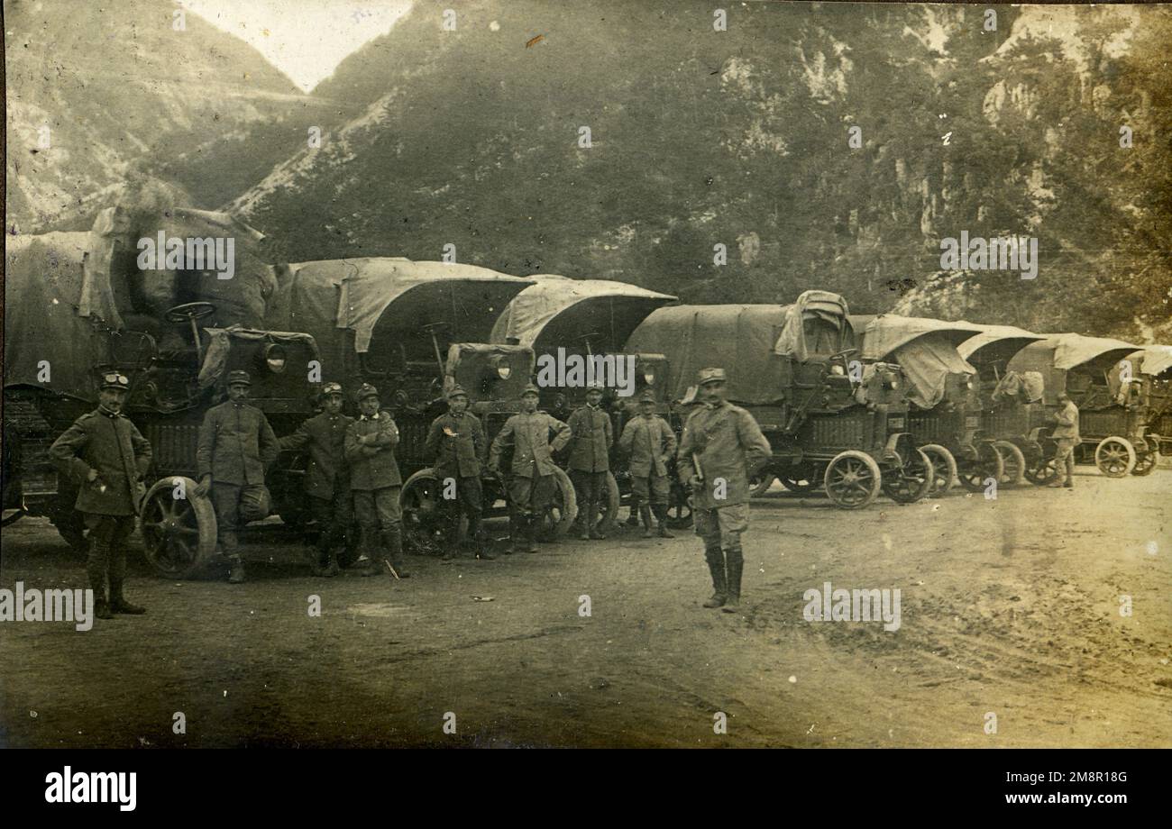 WW1 - first world war, italian soldiers transporting material to build trenchs Stock Photo