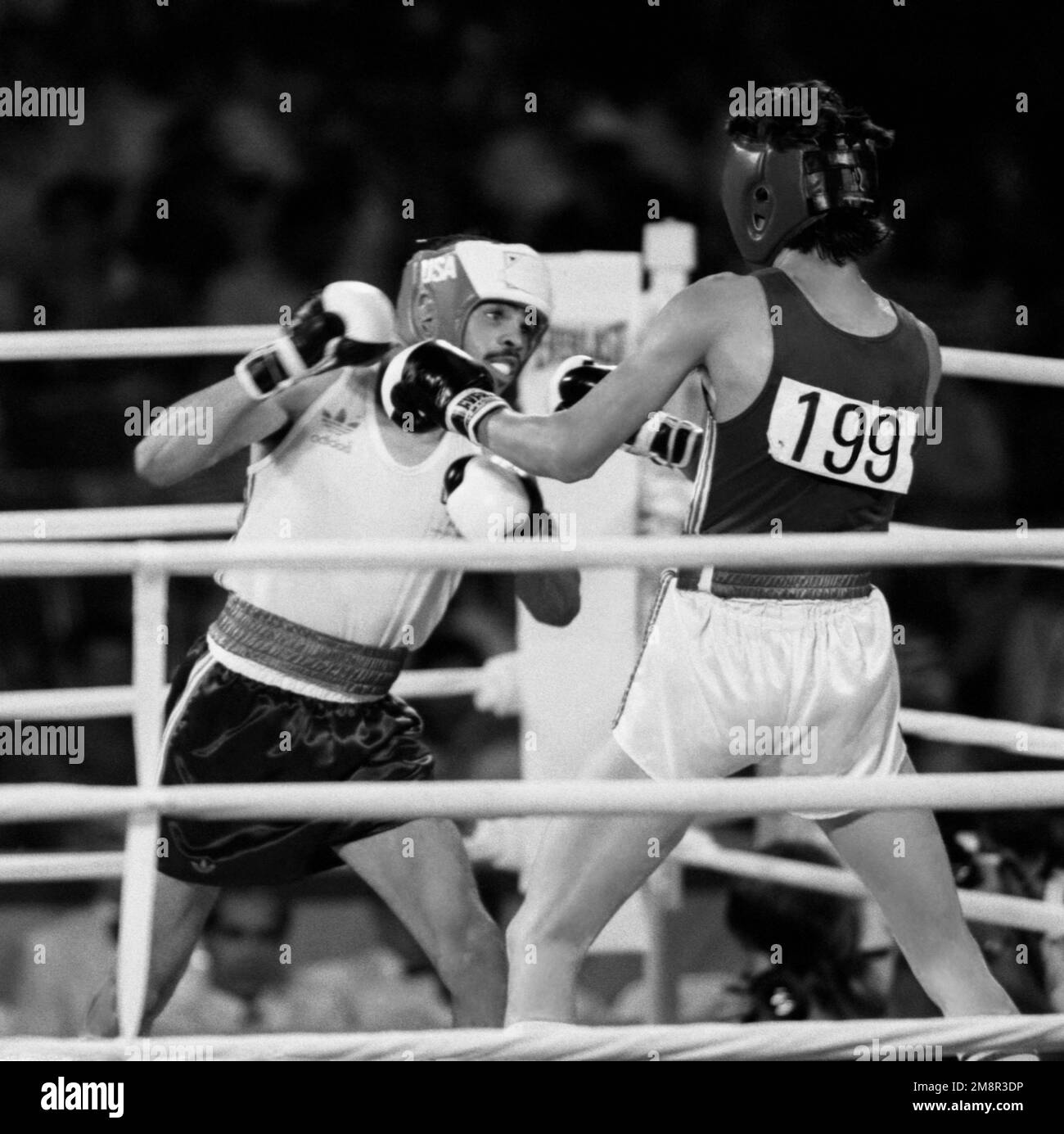 OLYMPIC SUMMER GAMES IN LOS ANGELES 1984 BOXING Jerry Pege USA against mexicos Octavic Robles  in 63,5 KG Stock Photo