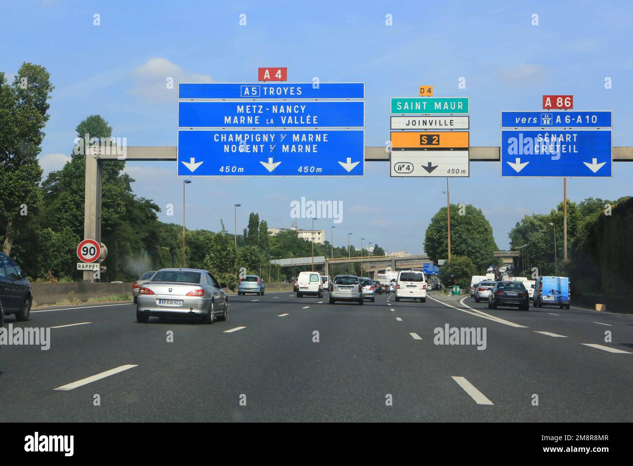 Panneaux routiers. A4 - A86. Autoroutes. France. Europe. / Road signs. A4 - A86. Highways. France. Europe. Stock Photo