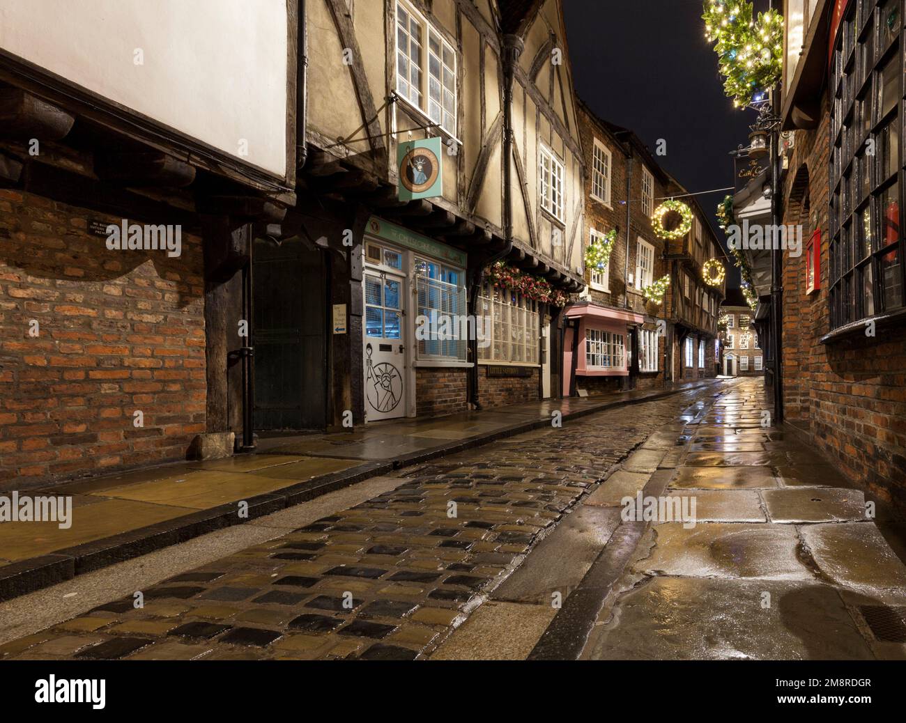 Shambles Christmas York Yorkshire England Hi res Stock Photography And 