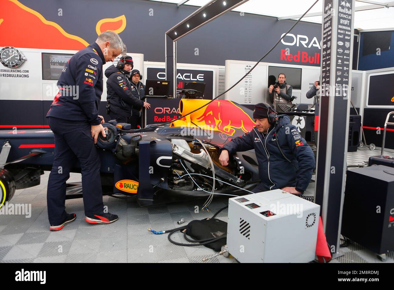 North Wall Quay, Dublin, Ireland. 15th Jan, 2023. Red Bull Showrun Dublin; The Red Bull crew gets the car ready to start for the spectators Credit: Action Plus Sports/Alamy Live News Stock Photo