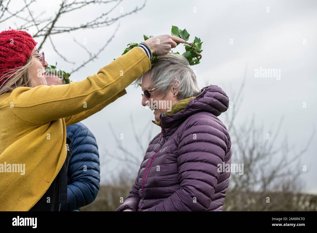 Willingham, Cambridgeshire, UK. 15th Jan, 2023. Villagers carry out the traditional practice of Wassailing in the community orchard. A new King and Queen of the orchard are crowned, poems are read, cider drunk, branches of trees anointed with bread dipped in cider and the trees awakened with banging of pots and pans in the hope of a good harvest this year. Credit: Julian Eales/Alamy Live News Stock Photo