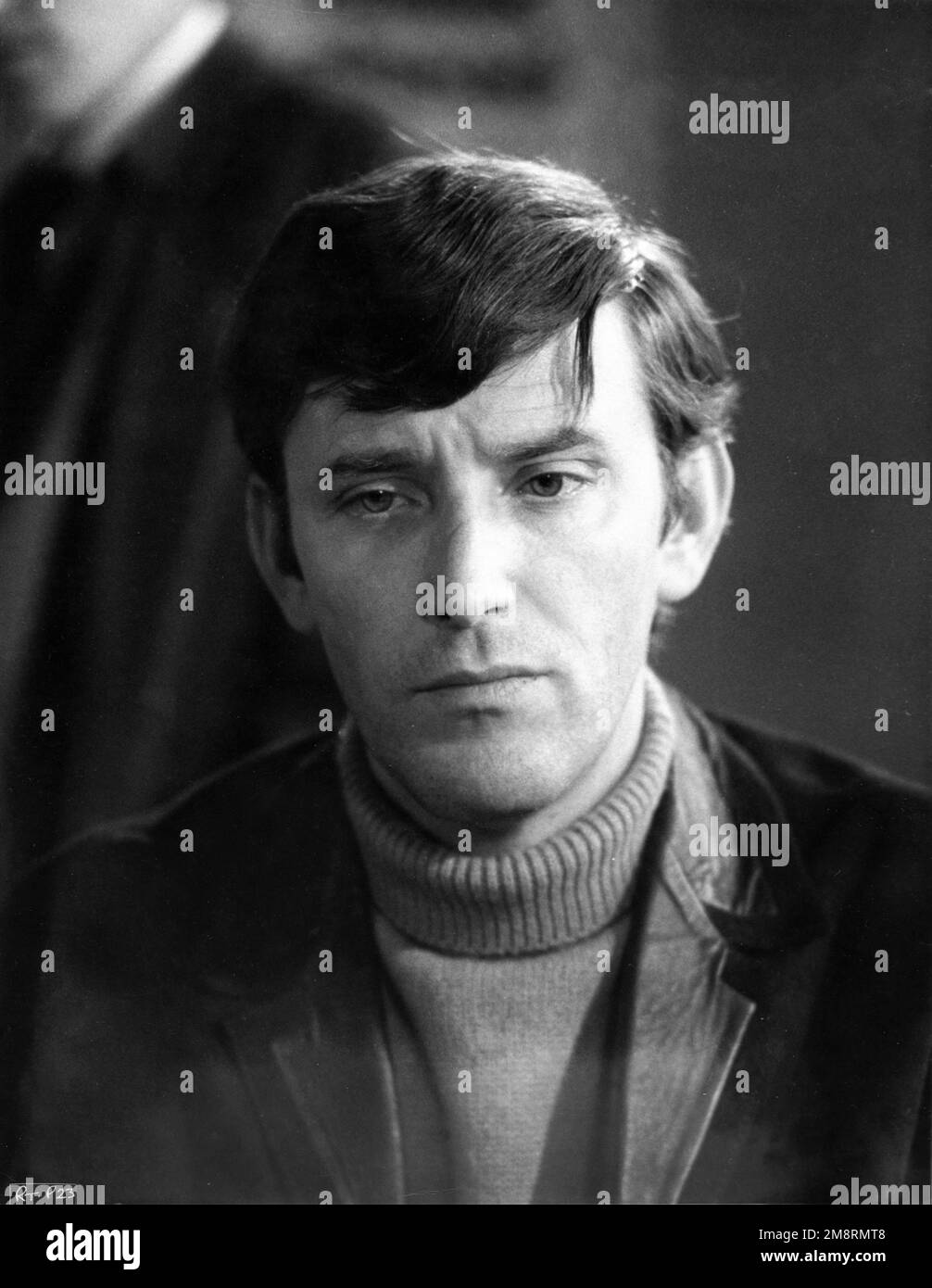 TOM BELL portrait in HE WHO RIDES A TIGER 1965 director CHARLES CRICHTON writer Trevor Peacock David Newman productions / British Lion Film Corporation Stock Photo