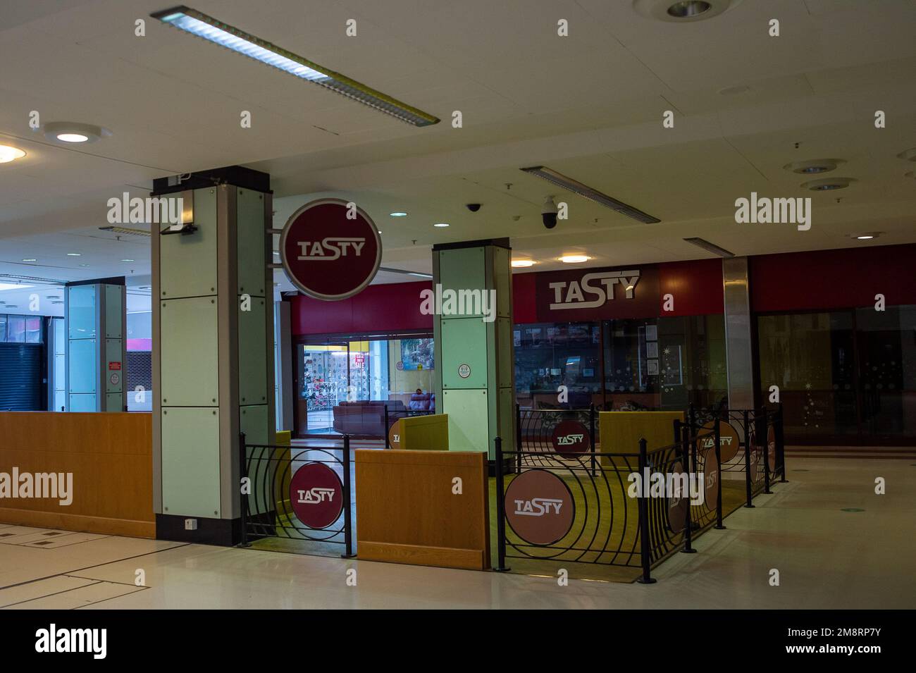 Queensmere shopping centre hires stock photography and images Alamy