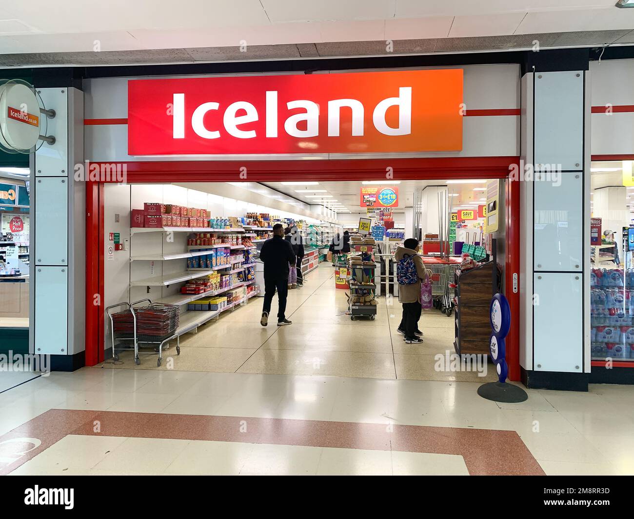 Slough, UK. 15th January, 2023. An Iceland Store in Slough, Berkshire. Iceland have announced this week that they are to continue their special £1 deal on food this year. In a bid to help customers during the cost of living crisis, Iceland are keeping the price of over 600 of their products at £1 or less. Credit: Maureen McLean/Alamy Live News Stock Photo