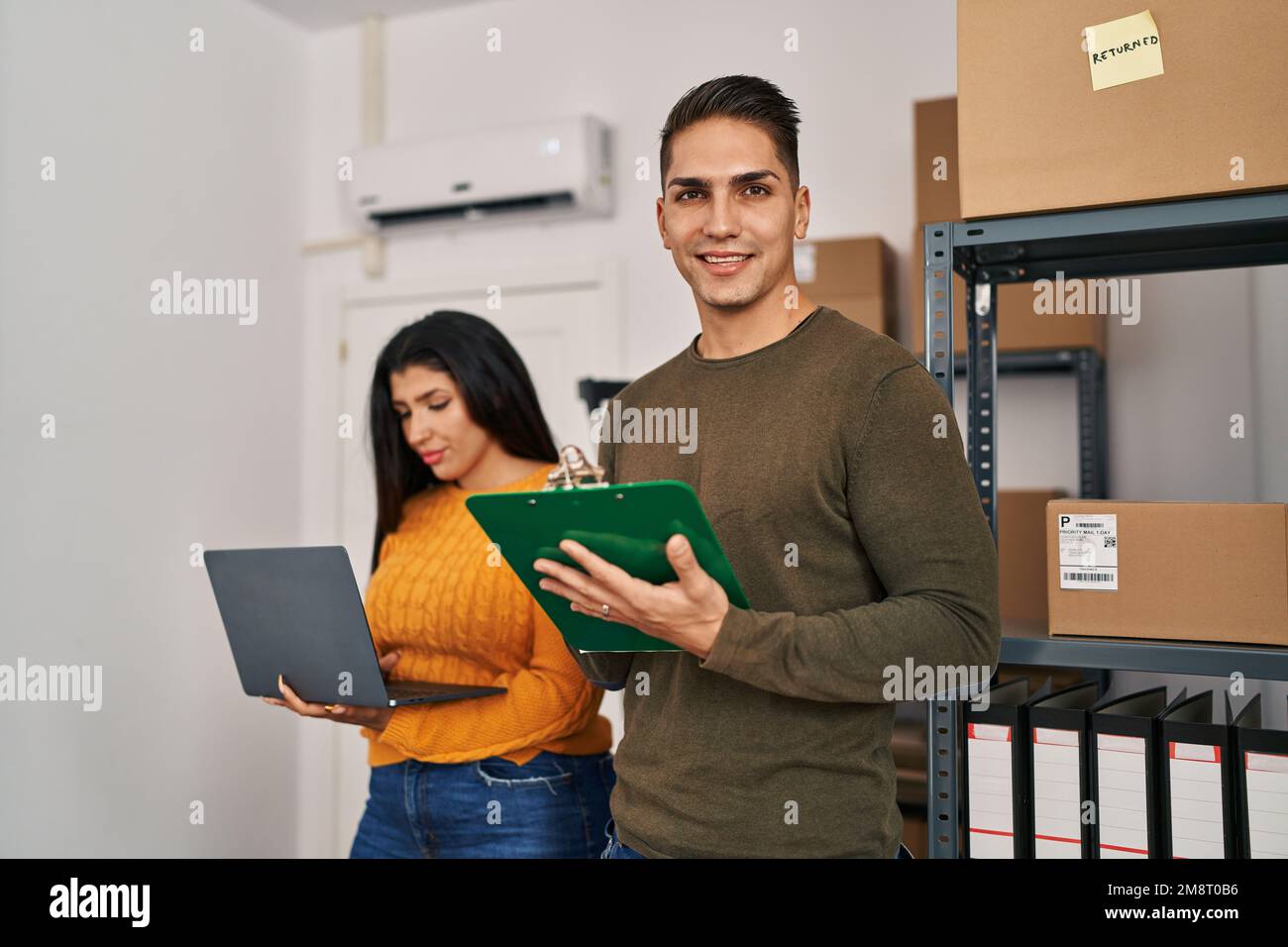Man woman ecommerce business workers hi-res stock photography and ...