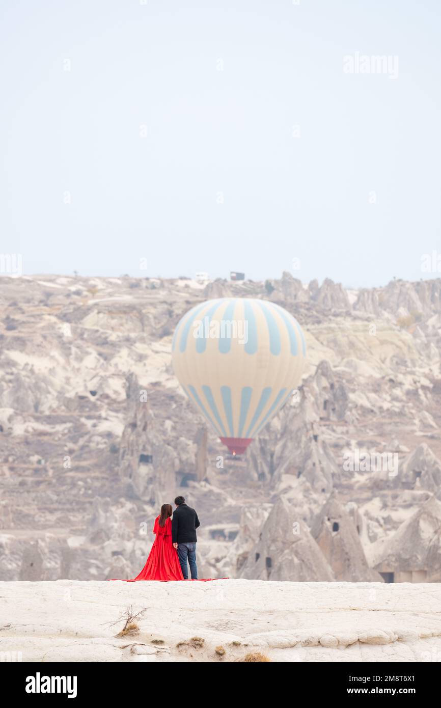 Couple in hot air balloons hi-res stock photography and images pic