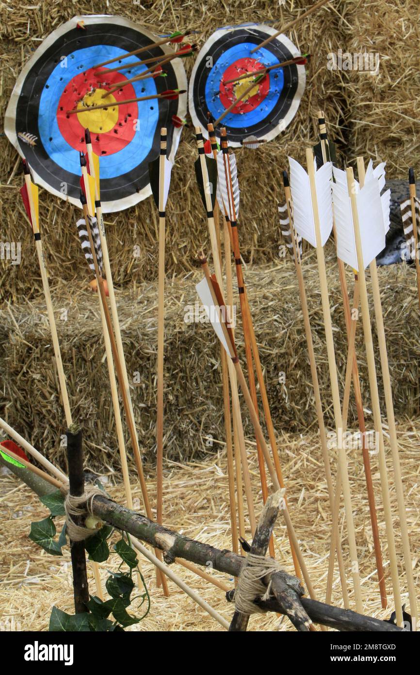 Flèches. Festival médiéval de Provins. Seine-et-Marne. France. / Arrows. The Medieval festival of Provins. Seine-et-Marne. France. Stock Photo