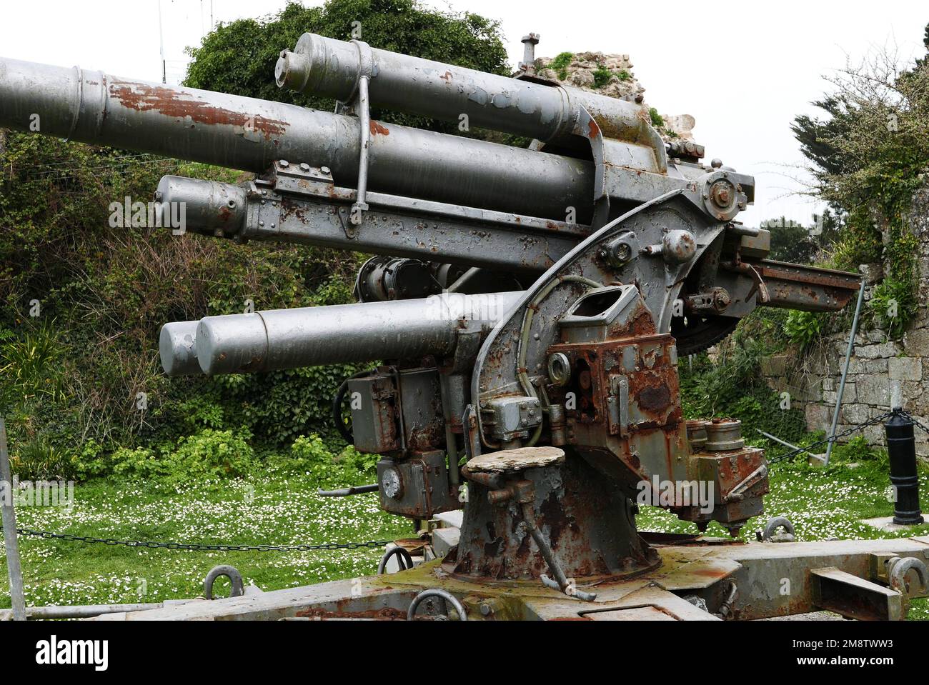 88 mm anti-aircraft gun, Fort de la Cite d'Alet, 39-45 Mémorial, WW II, Saint-Malo, Ille-et-Vilaine, Bretagne, France, Europe Stock Photo
