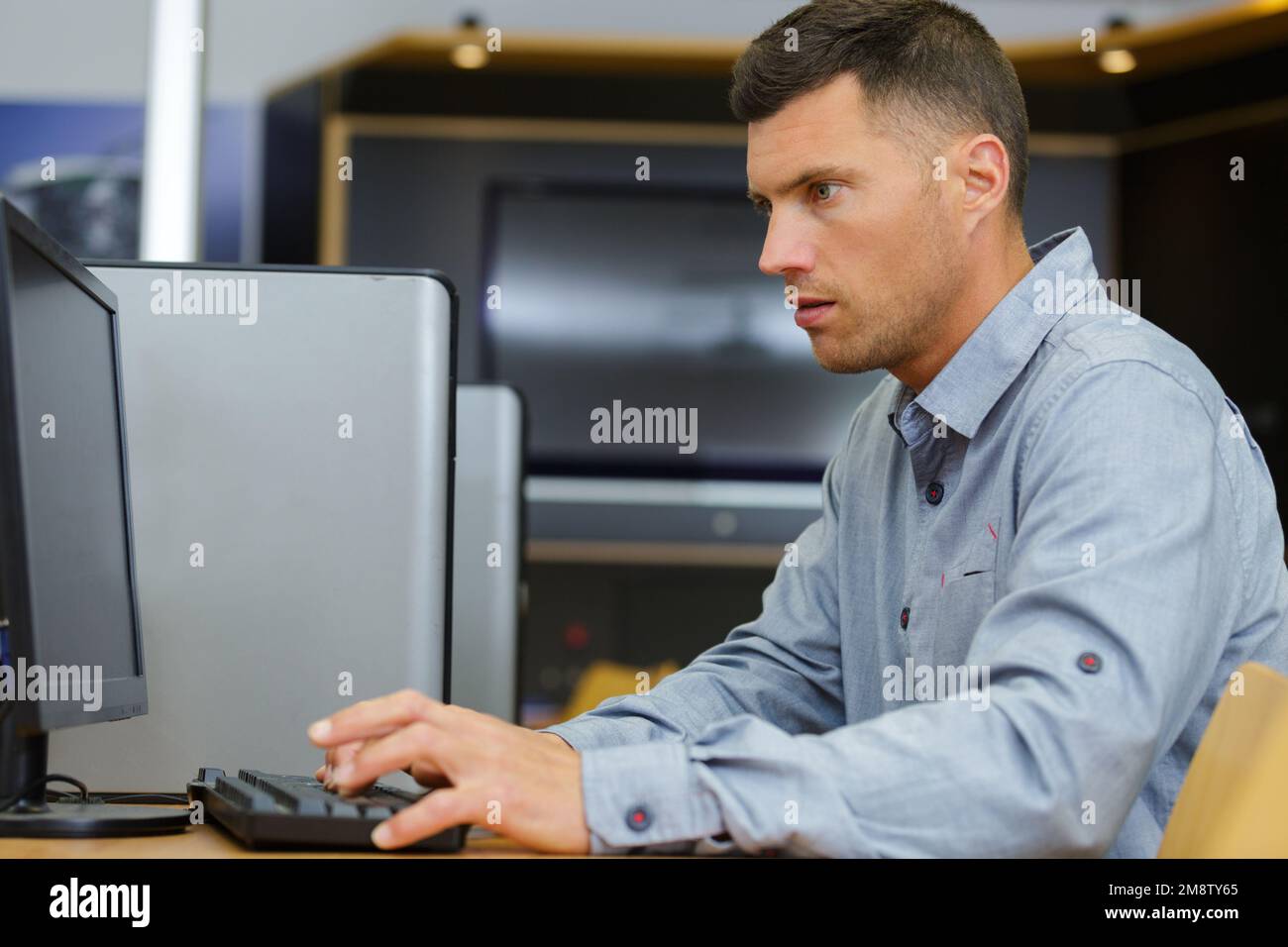 portrait of computer engineer at work Stock Photo - Alamy