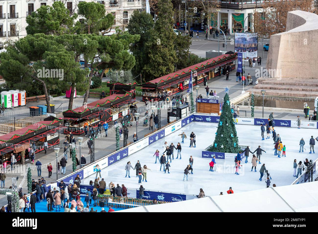 Christmas Ice Skating at Colon square, Madrid, Spain Stock Photo Alamy