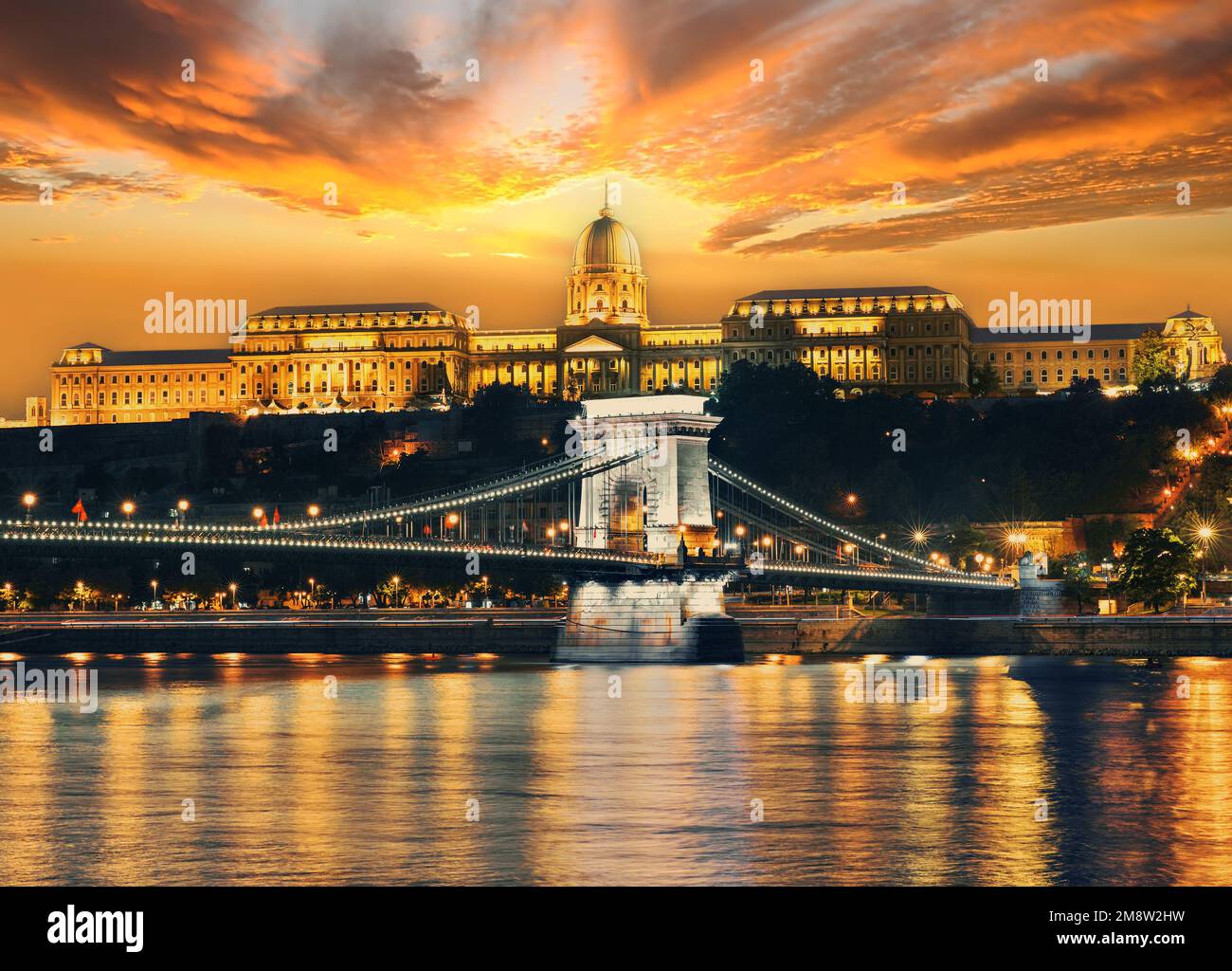 Picturesque view of Chain Bridge and Buda Castle (Royal Palace) in Budapest on the Danube river in the evening. Hungary. Stock Photo