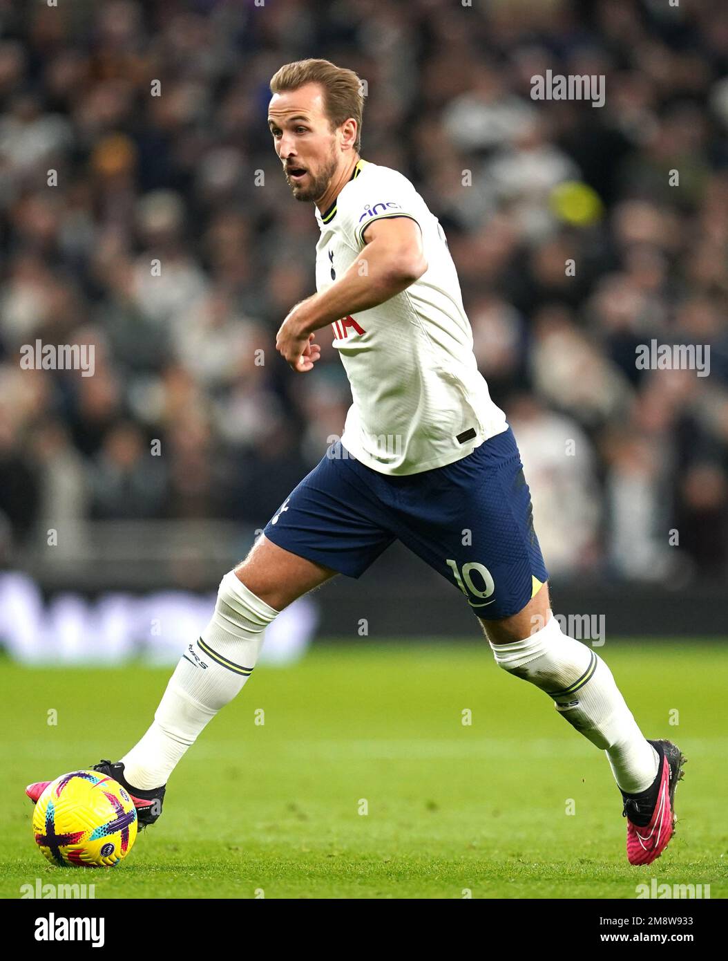 Tottenham Hotspurs Harry Kane In Action Hi res Stock Photography And tottenham-hotspurs-harry-kane-in-action-hi-res-stock-photography-and