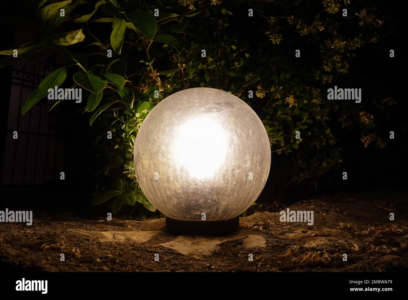 Gate outlet light globe