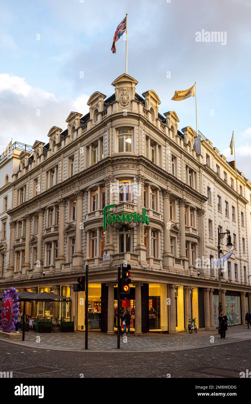 Fenwicks Department Store Mayfair London - Fenwicks Department Store  at 63 New Bond St Mayfair London.  Small department store chain, founded 1882. Stock Photo
