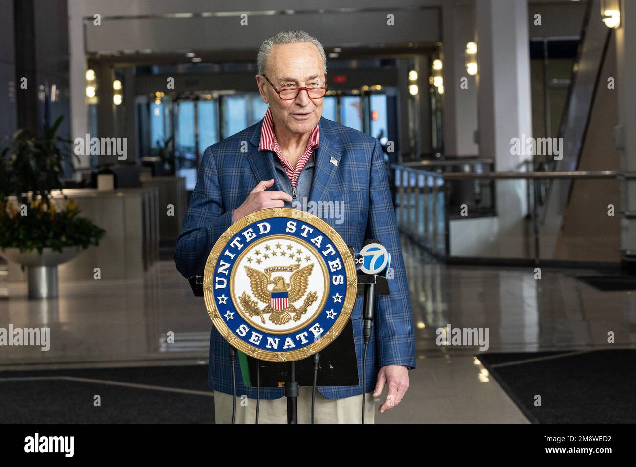 New York, USA. 15th Jan, 2023. Senator Charles Schumer pushes during press briefing at lobby of 875 3rd avenue, New York on January 15, 2023 for confirmation of FAA Administrator Phil Washington, choice by President Biden. (Photo by Lev Radin/Sipa USA) Credit: Sipa USA/Alamy Live News Stock Photo