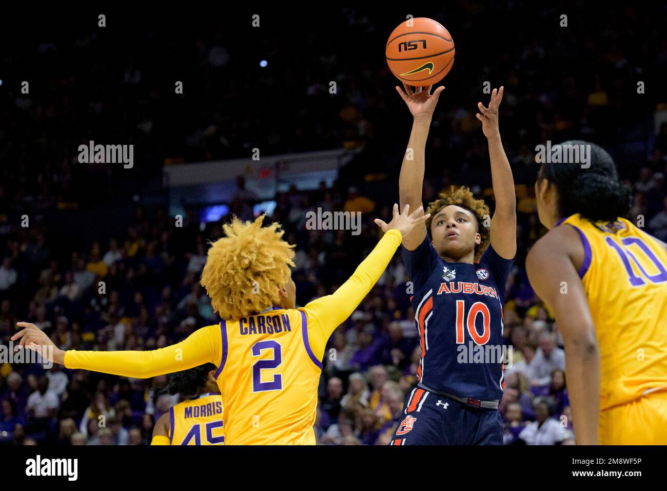 Auburn guard Sydney Shaw (10) shoots against LSU guard Jasmine Carson