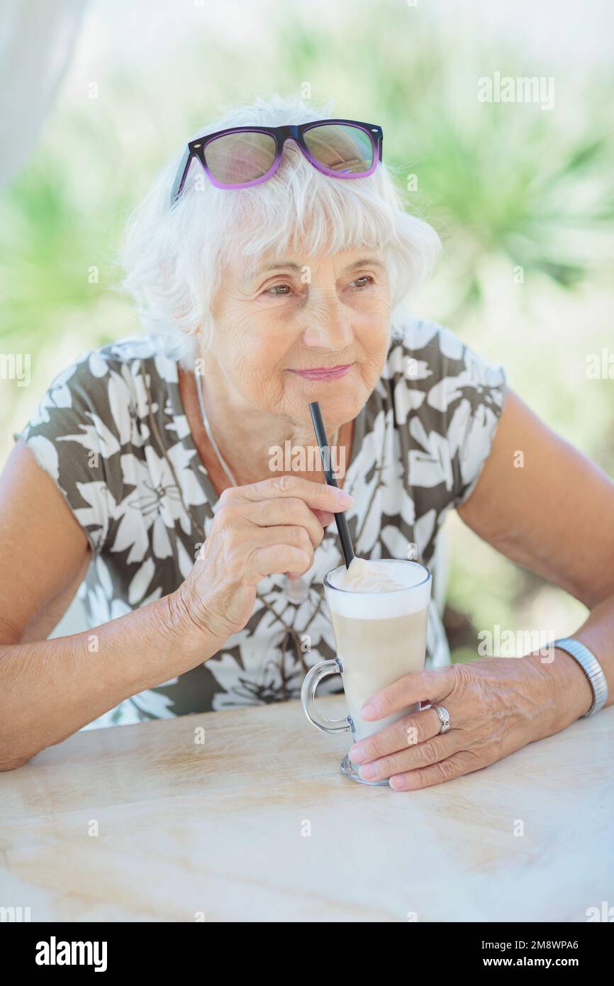 Mature woman alone sitting garden hi-res stock photography and images ...