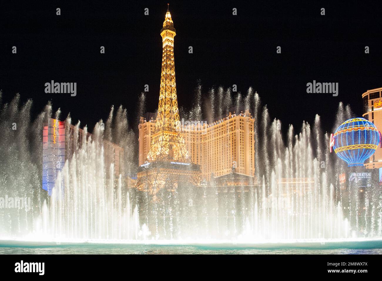 Bellagio Fountains and Las Vegas Strip by night Stock Photo Alamy