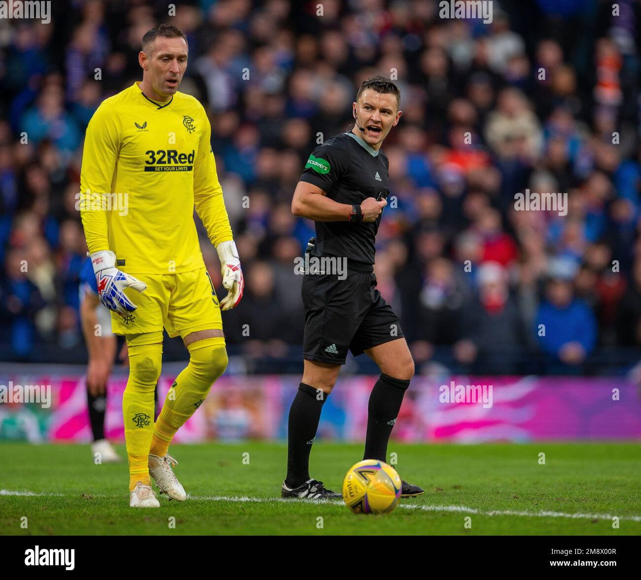 Nick walsh referee hires stock photography and images Alamy