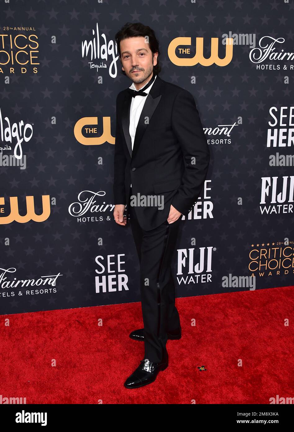 Diego Luna arrives at the 28th annual Critics Choice Awards at The