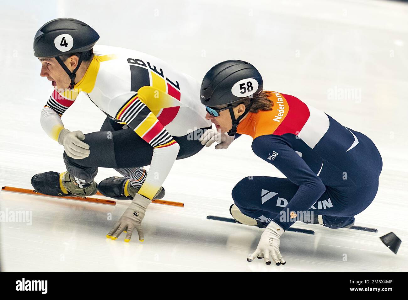GDANSK - Jens van 't Wout, Stijn Desmet (4) during 1000 meters on day 3 ...