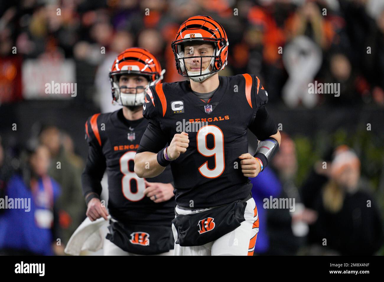 Cincinnati Bengals quarterbacks Joe Burrow (9) and quarterback Brandon  Allen (8) warm up before an NFL