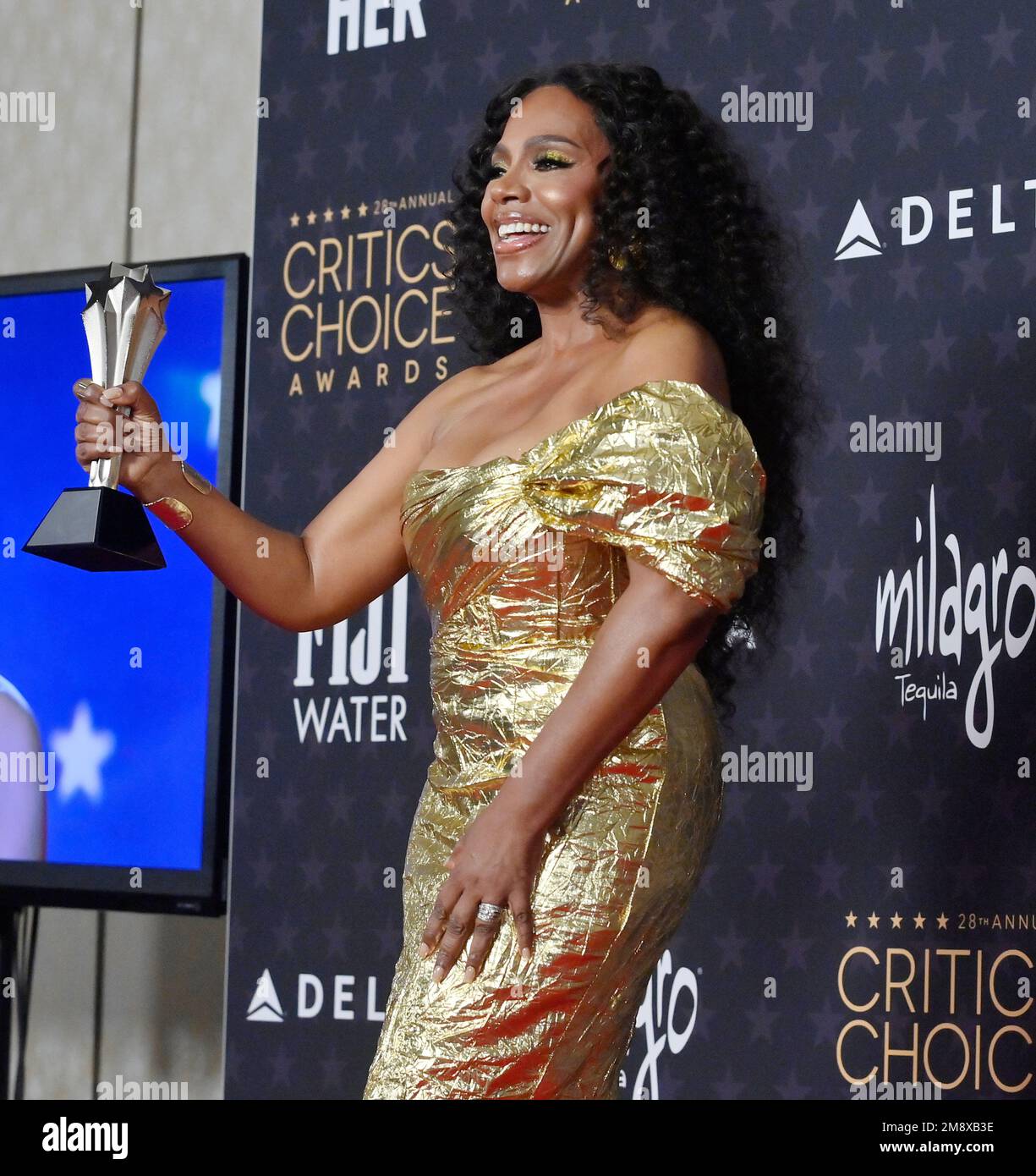 Los Angeles, United States. 15th Jan, 2023. Sheryl Lee Ralph appears  backstage with the award for Best Supporting Actress in a Comedy Series for  
