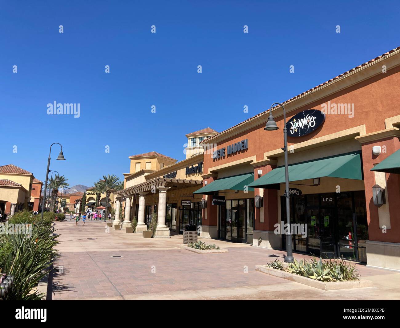 Welcome To Desert Hills Premium Outlets® - A Shopping Center In