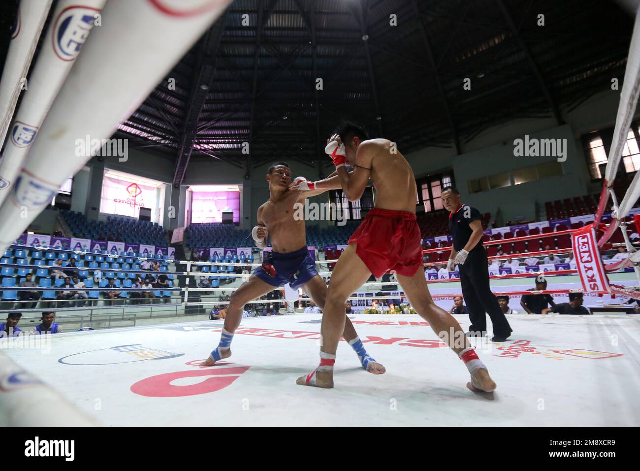 Yangon lethwei boxing hi-res stock photography and images - Alamy