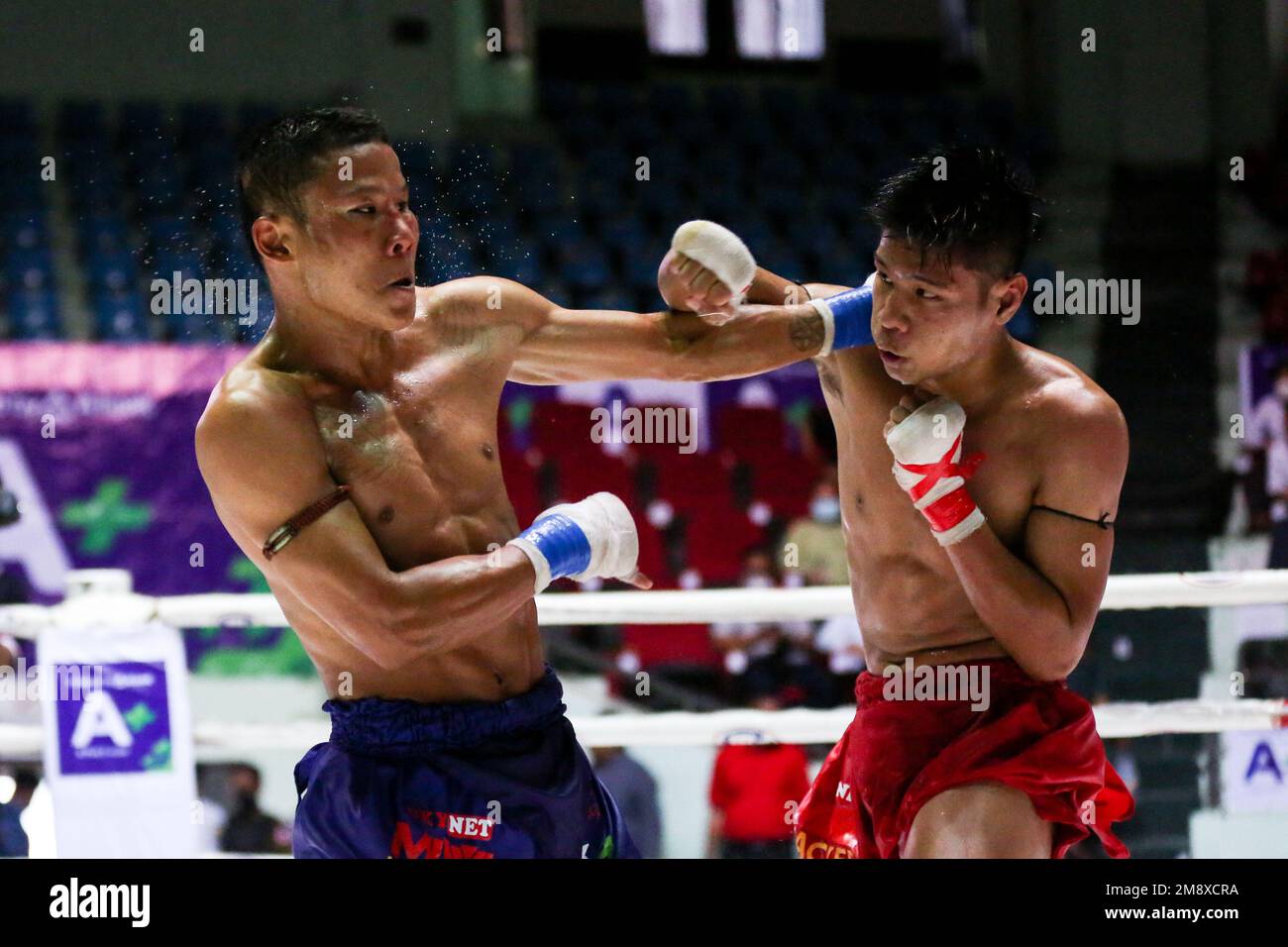 Yangon lethwei boxing hi-res stock photography and images - Alamy