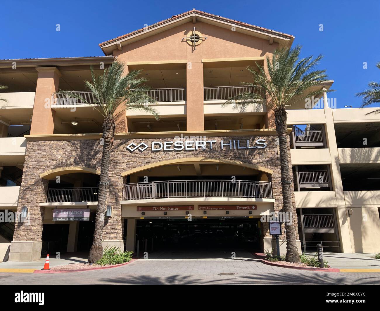 Multi level parking garage entrance and exit at Desert Hills Premium Outlets mall - Cabazon, California, USA - 2022 Stock Photo