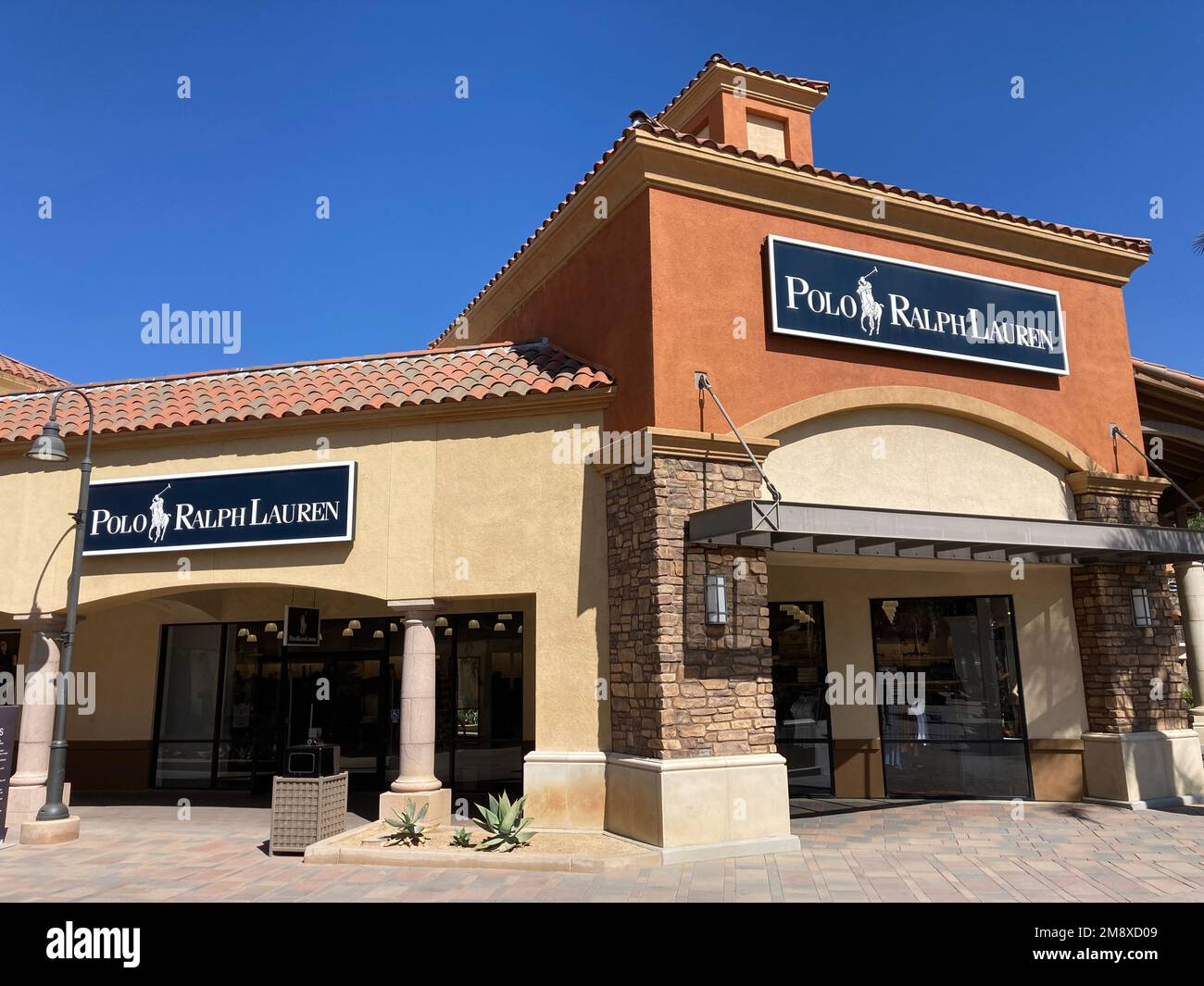 Polo ralph lauren outlet store hi-res stock photography and images