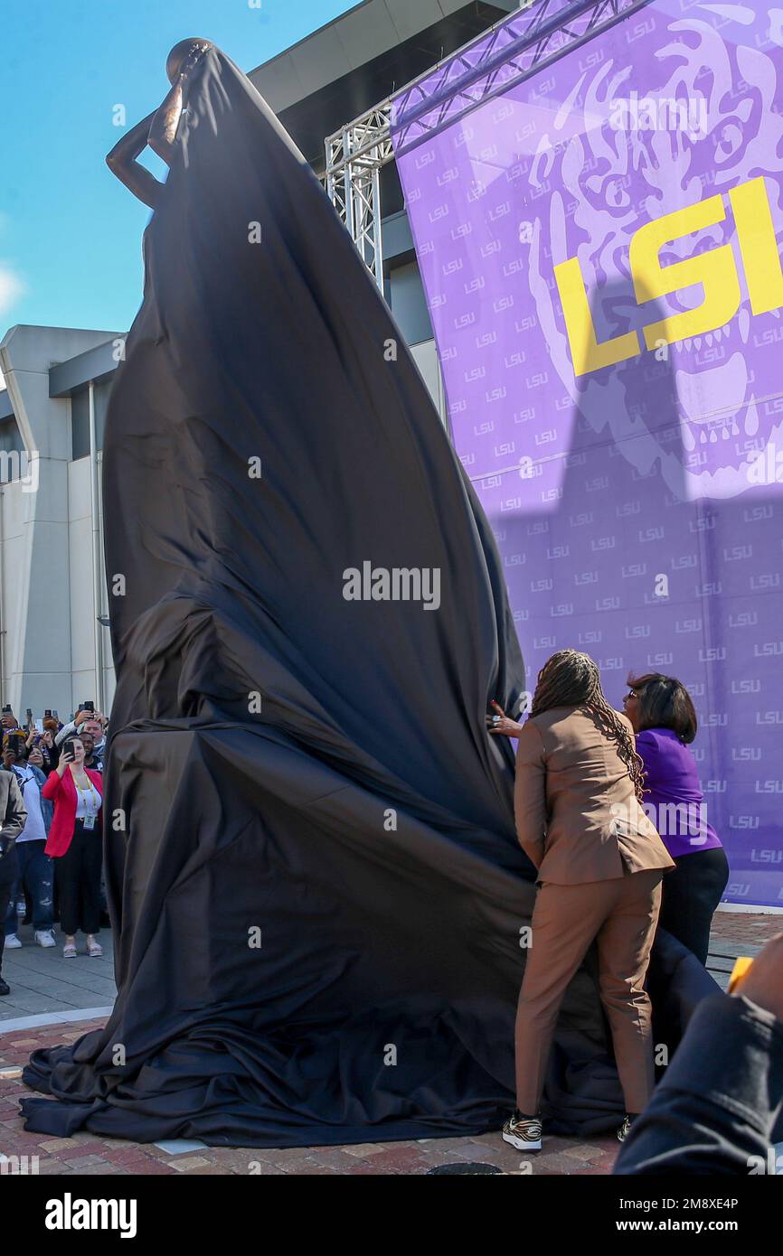 Baton Rouge, LA, USA. 15th Jan, 2023. Seimone Augustus and her mom