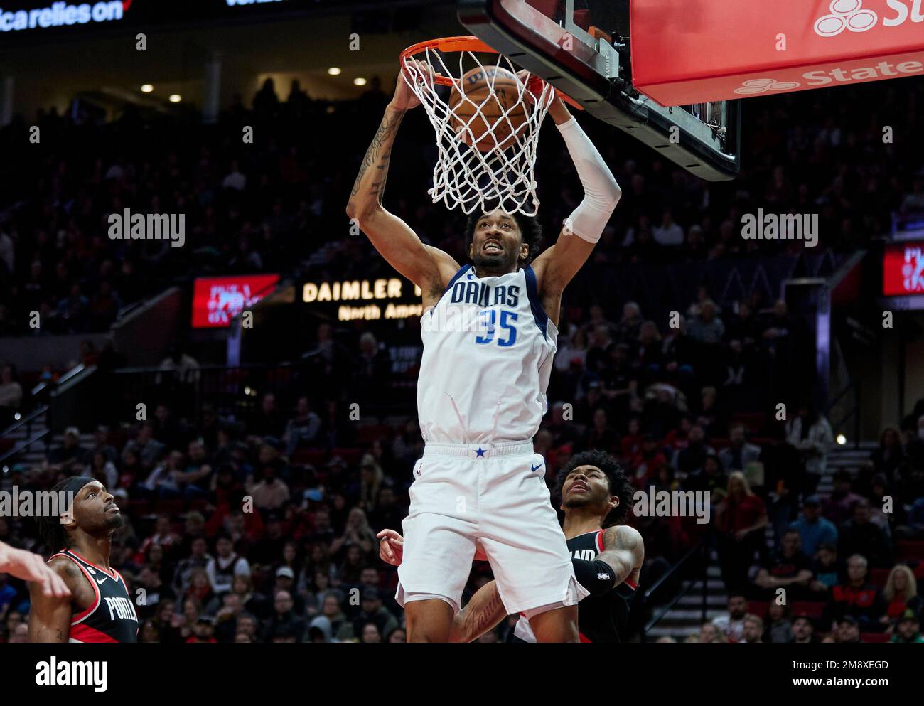 Dallas Mavericks forward Christian Wood works against the Golden State  Warriors during an NBA basketball game, Wednesday, March 22, 2023, in  Dallas. (AP Photo/Tony Gutierrez Stock Photo - Alamy