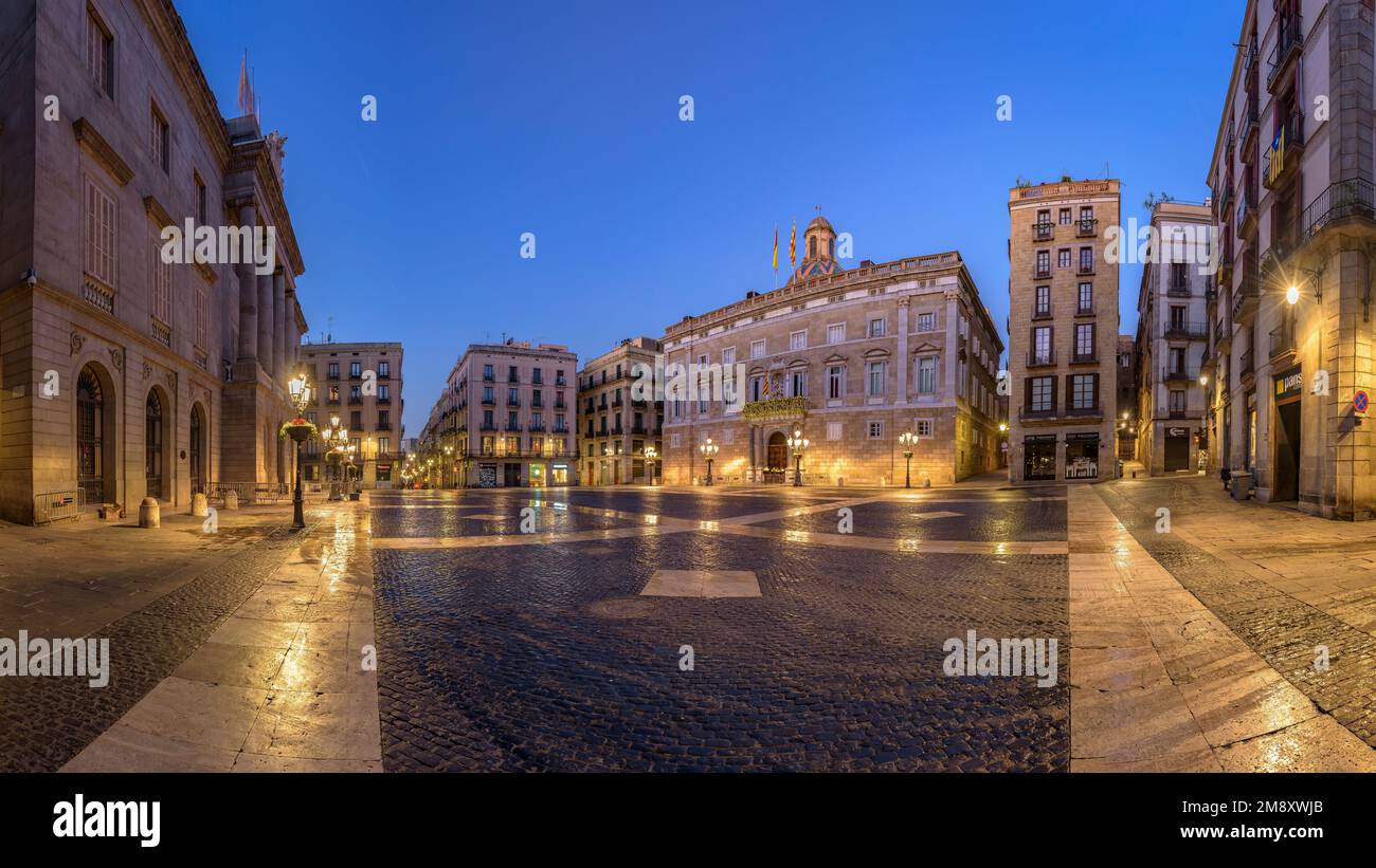 Barcelona City Hall, Palace of the Generalitat of Catalonia and Sant Jaume square at blue hour and at night (Barcelona, Catalonia, Spain) Stock Photo