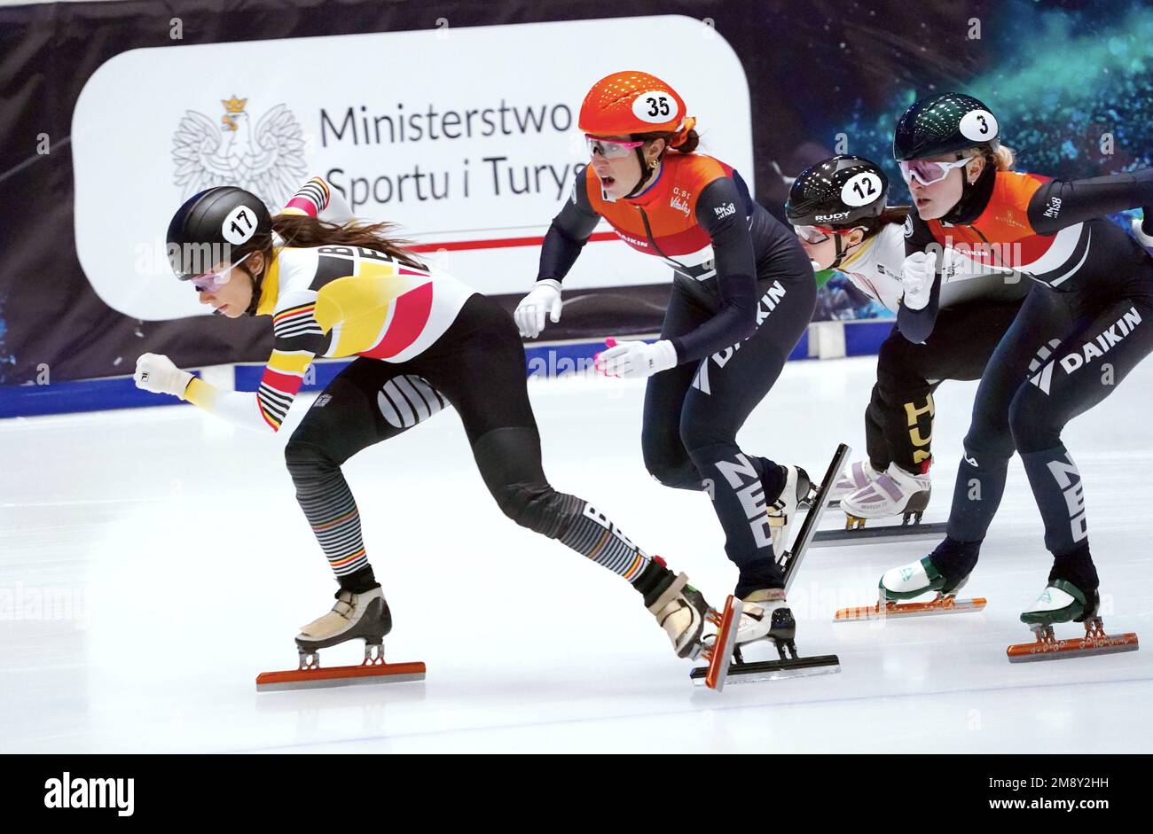 Hanne Desmet (BEL) finishes first before Suzanne Schulting (NED) on 1000m  women during ISU European Championships Short Track on January 15, 2023 in  Hala Olivia in Gdansk, Poland Credit: SCS/Soenar Chamid/AFLO/Alamy Live