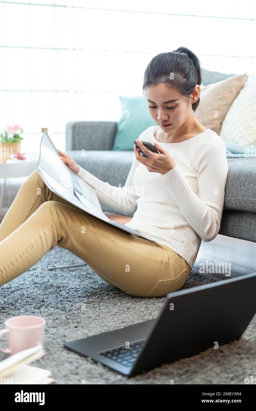 A young woman to use a computer at home Stock Photo - Alamy