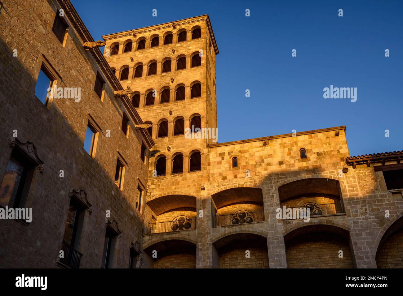 Arquitectura del edificio del palacio hi-res stock photography and ...