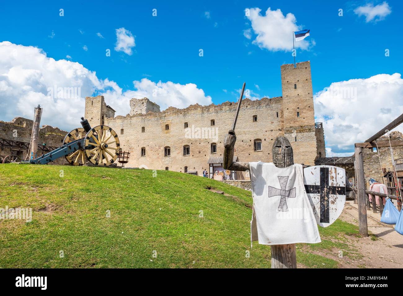 Crusader wooden dummy in courtyard of medieval castle in Rakvere. Estonia, Baltic States Stock Photo